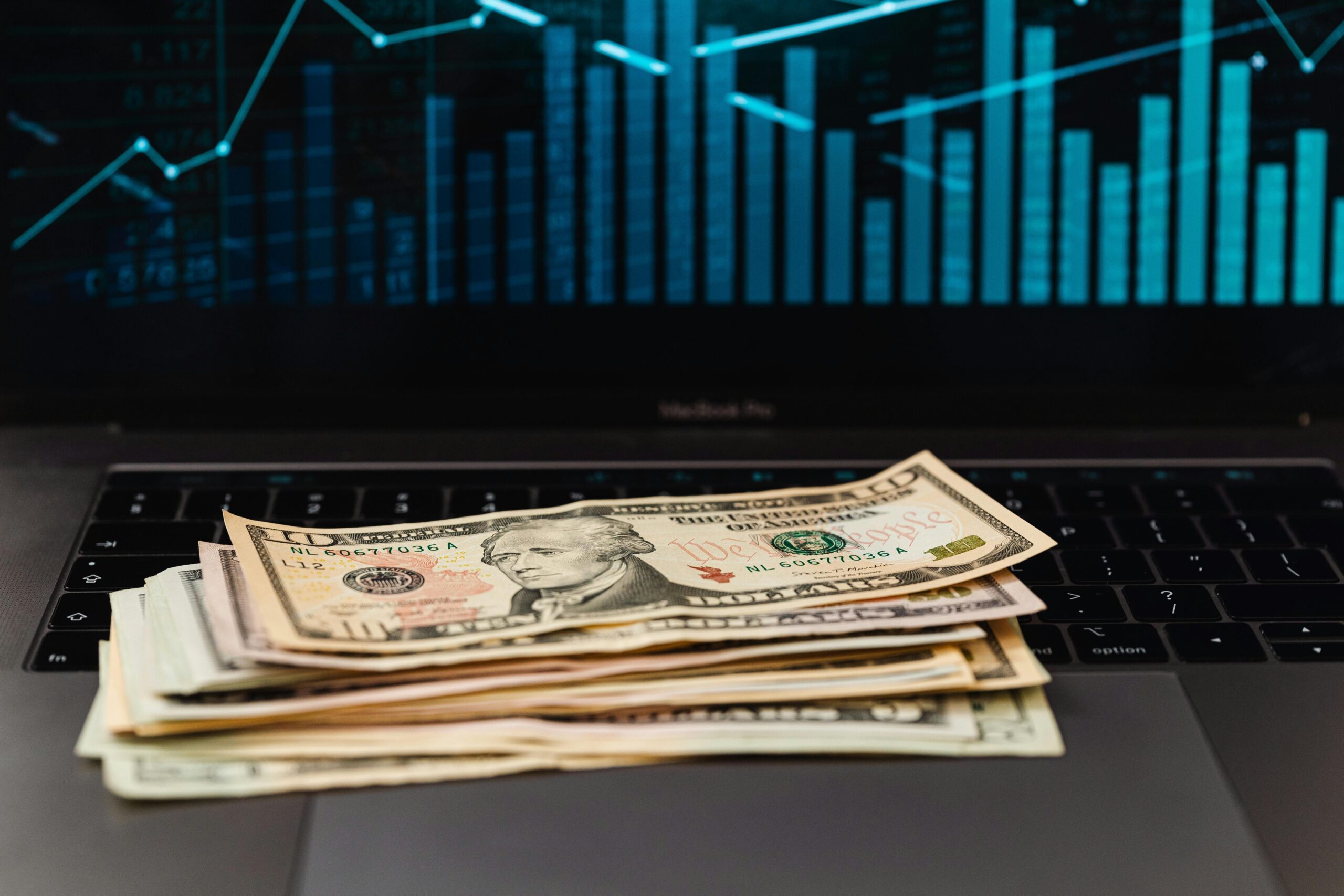 Come utilizzare al meglio gli strumenti digitali per la gestione del denaro